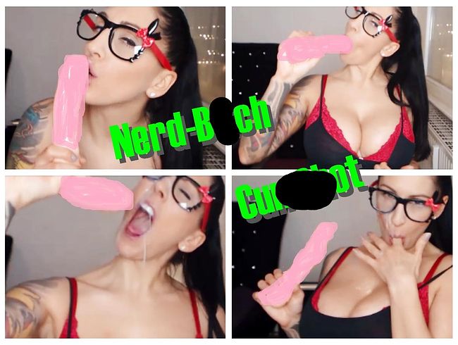 Adriana del Rossi Porno Video: Nerd-Bitch Cum***t