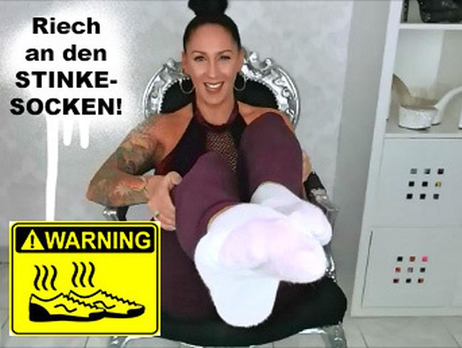 Adriana del Rossi Porno Video: Riech an meinen STINKESOCKEN!